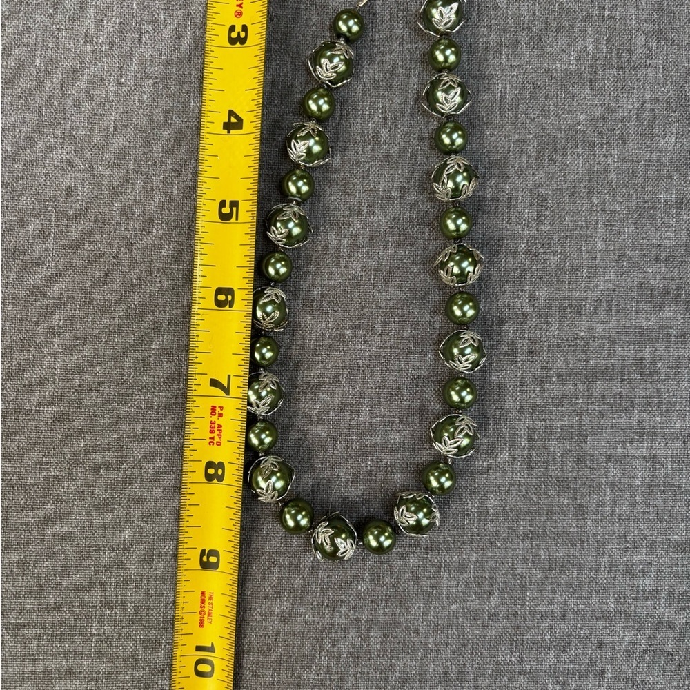 Vintage Green Bead Necklace With Ornate Silver-toned Leaf Bead Caps - Picture 5 of 5